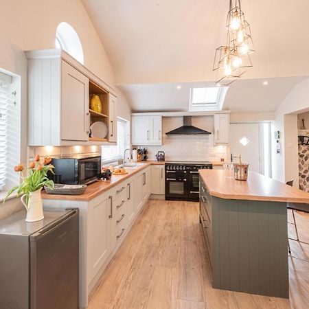 Quiet Self Contained Cottage Near Delamere Forest Cuddington  Exterior photo